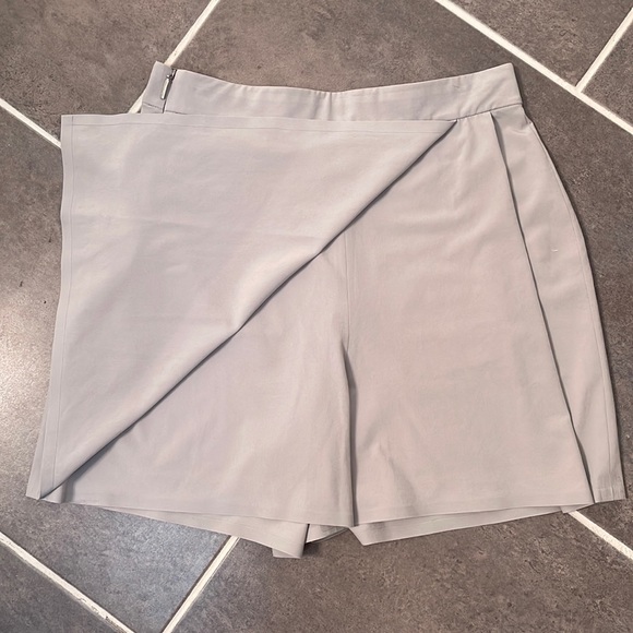 Athleta Light Grey Planner Skort | Woman’s size 0 - Picture 2 of 10
